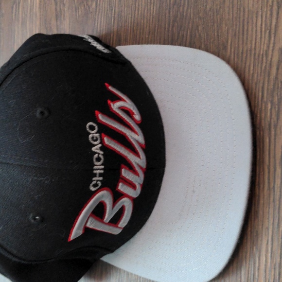 Mitchell & Ness Chicago Bulls Snap Back Hat - Picture 2 of 7